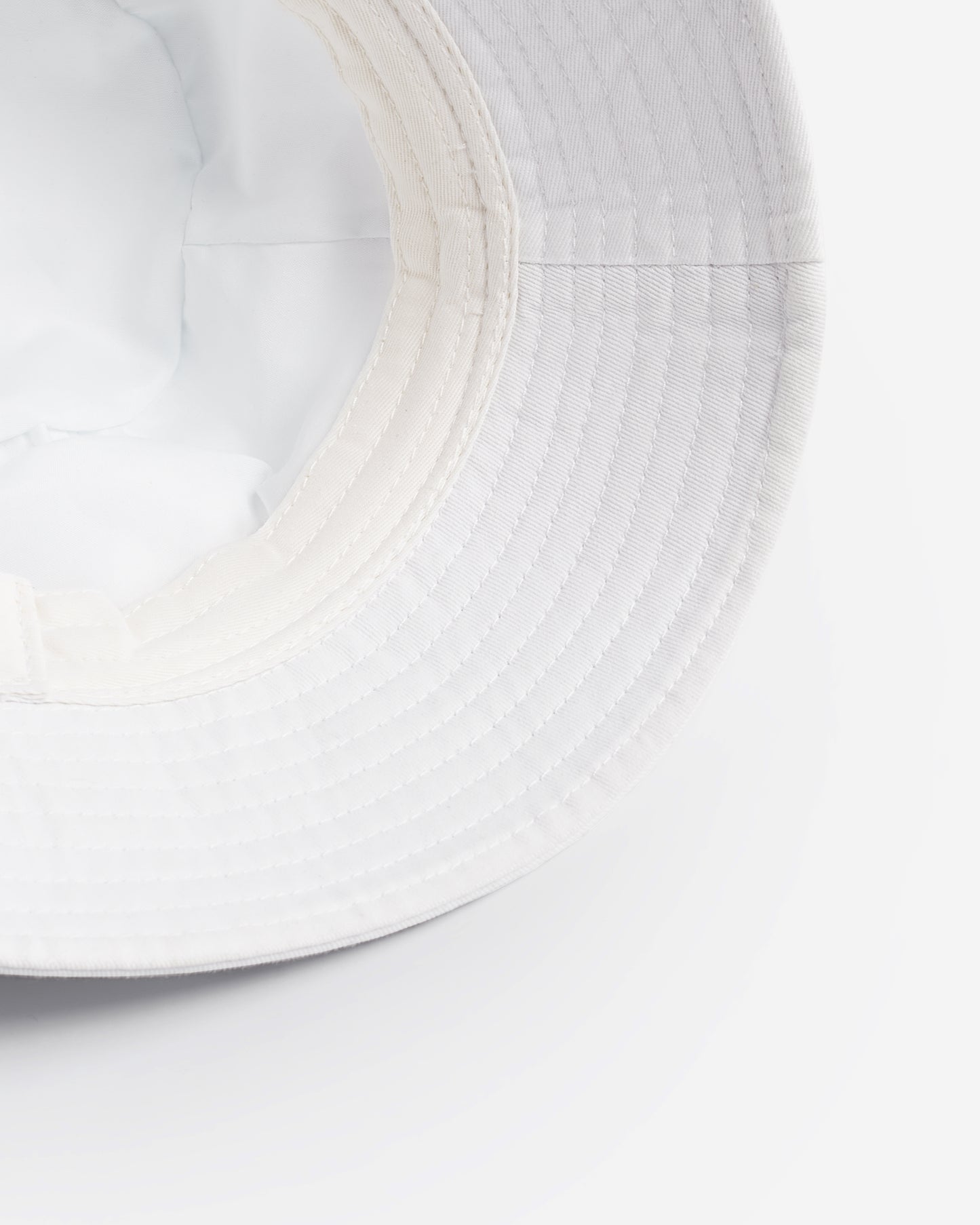 USHATÁVA Bucket Hat