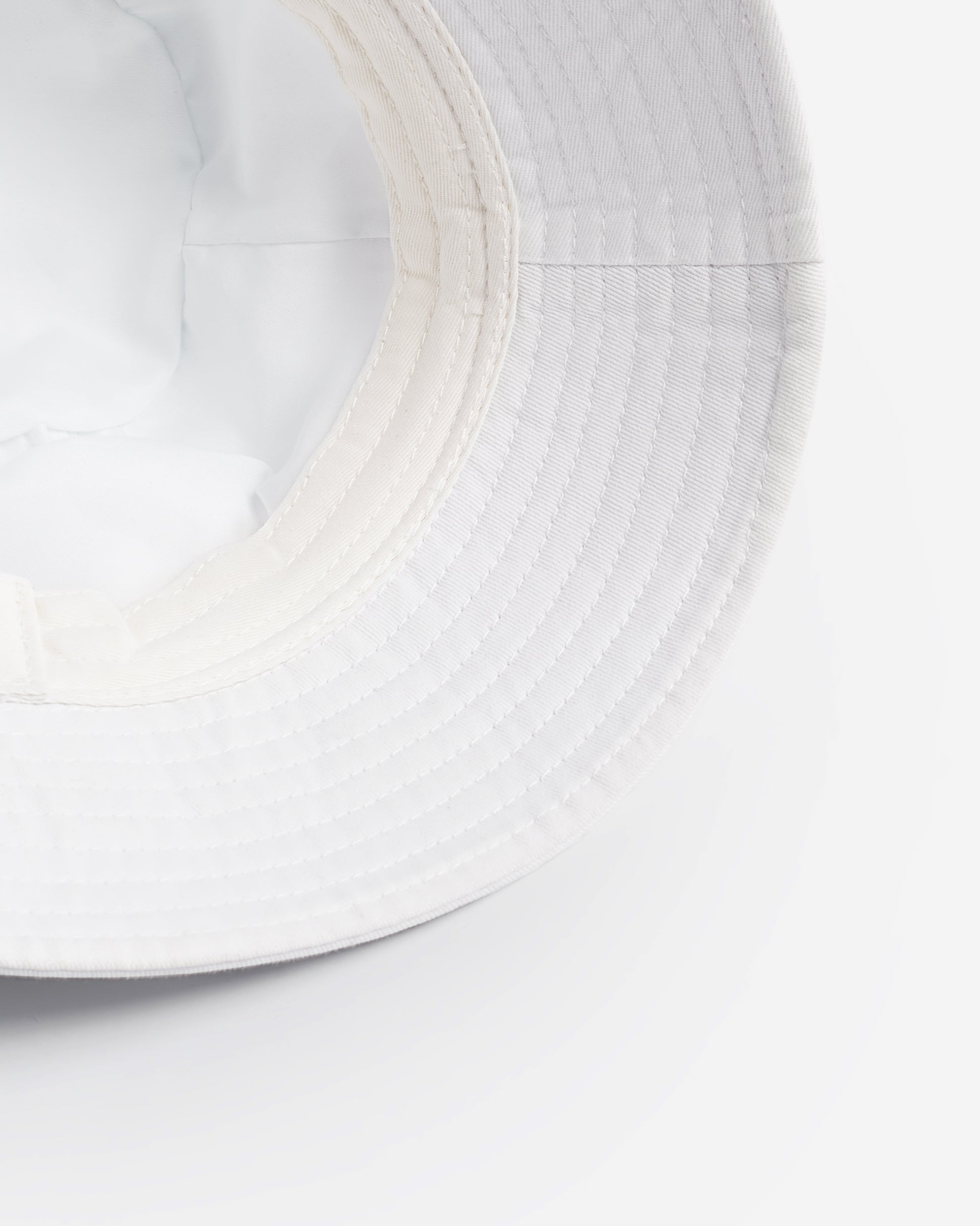 USHATÁVA Bucket Hat